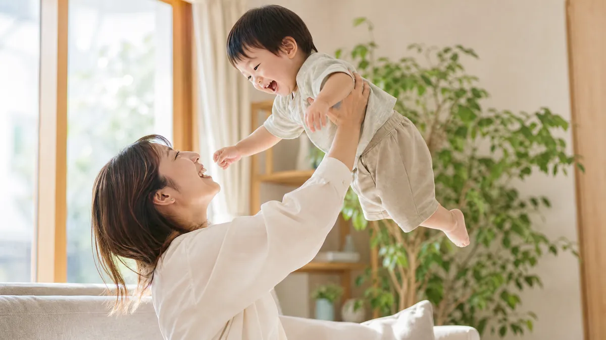 親子の明るい未来のイメージ